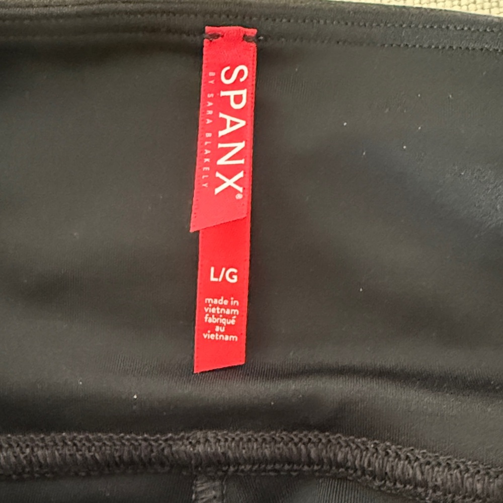 SPANX Textured Black Leggings - Picture 2 of 5
